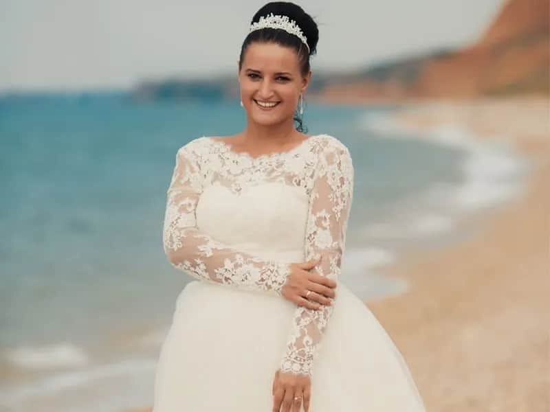 Idealna suknia ślubna dla niskiej i puszystej - jak wybrać najlepszą?