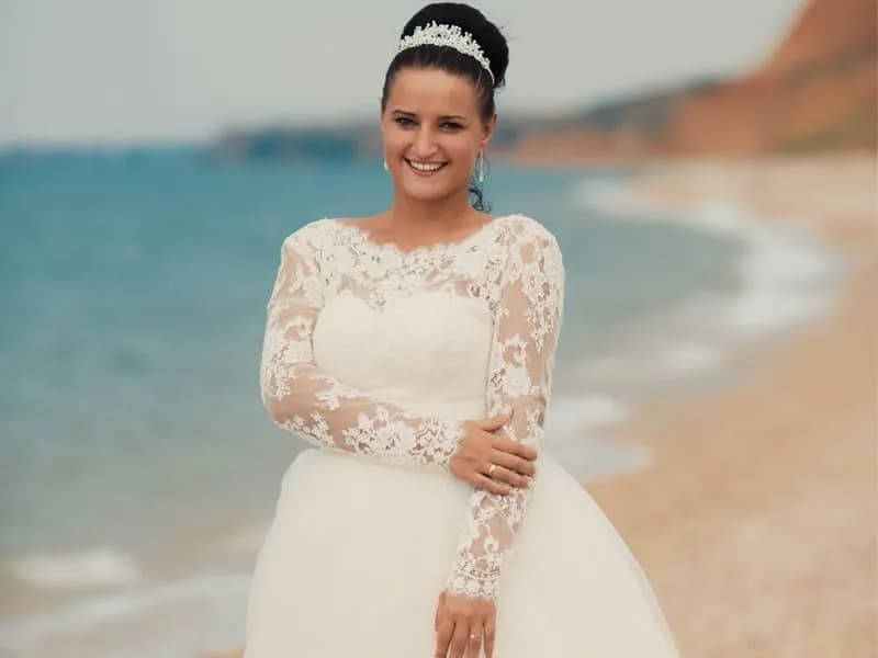 Idealna suknia ślubna dla niskiej i puszystej - jak wybrać najlepszą?