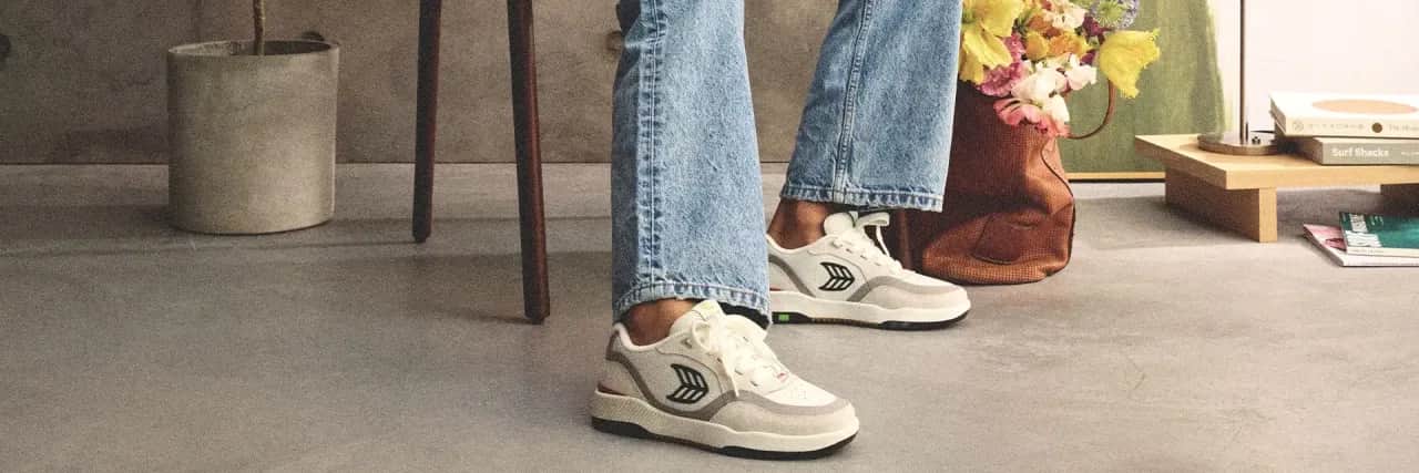 Czy trampki są modne? Odkryj najnowsze trendy w obuwiu na sezon