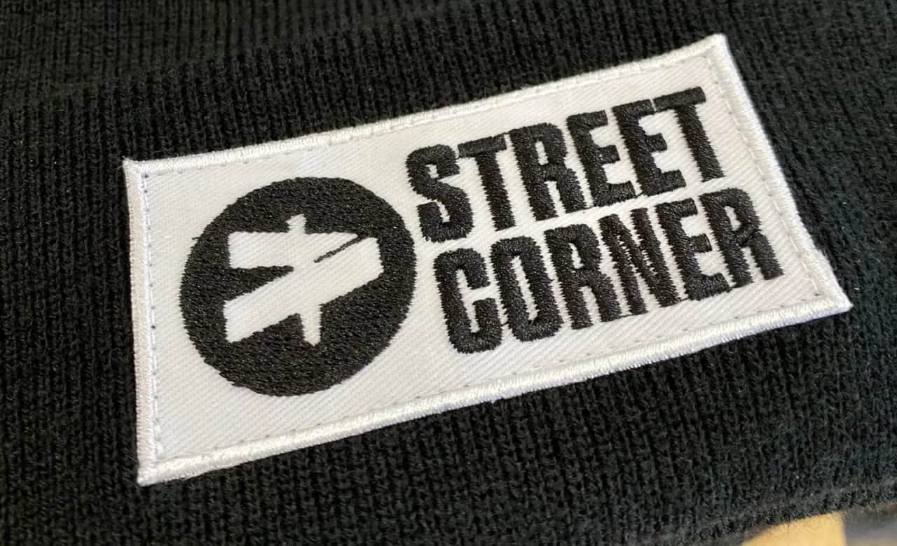 Ile kosztuje haft na bluzie? Sprawdź ceny i co na nie wpływa