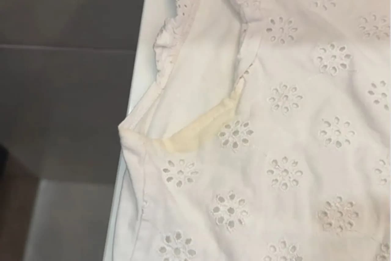 Jak usunąć żółtą plamę z białej bluzki skutecznie i bezpiecznie