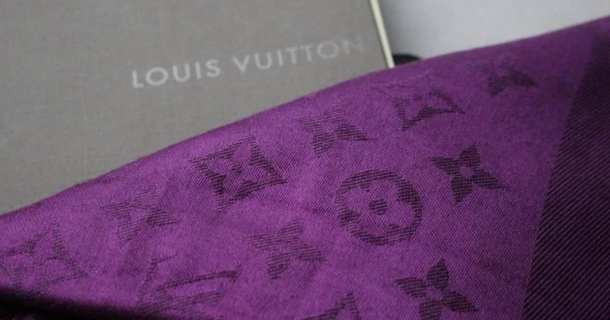 Ile kosztuje chusta Louis Vuitton? Sprawdź ceny i uniknij podróbek