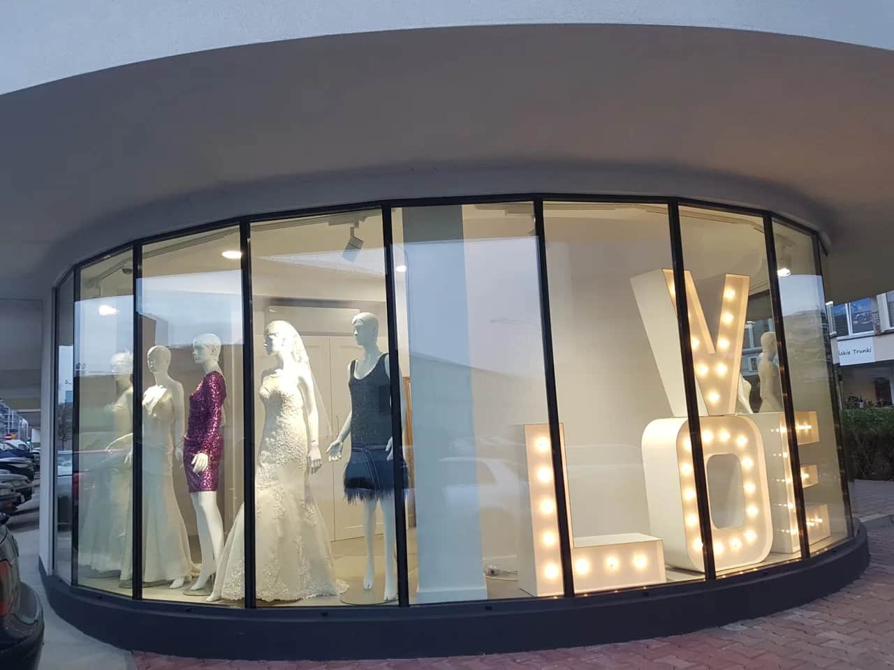 Gdzie kupić suknię ślubną we Wrocławiu - najlepsze salony i oferty