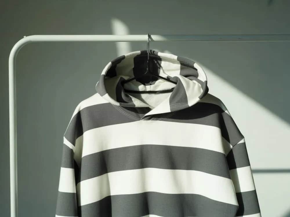 Jak powiększyć bluzę w prosty sposób i uniknąć skurczenia materiału