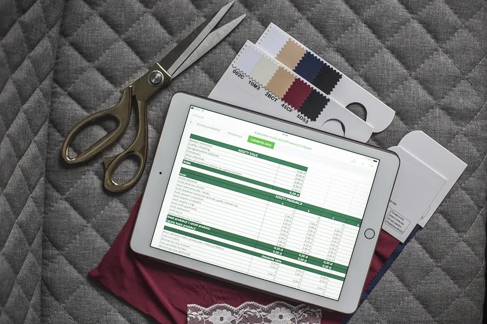 Ile kosztuje wyprodukowanie bluzy? Poznaj ukryte koszty i czynniki