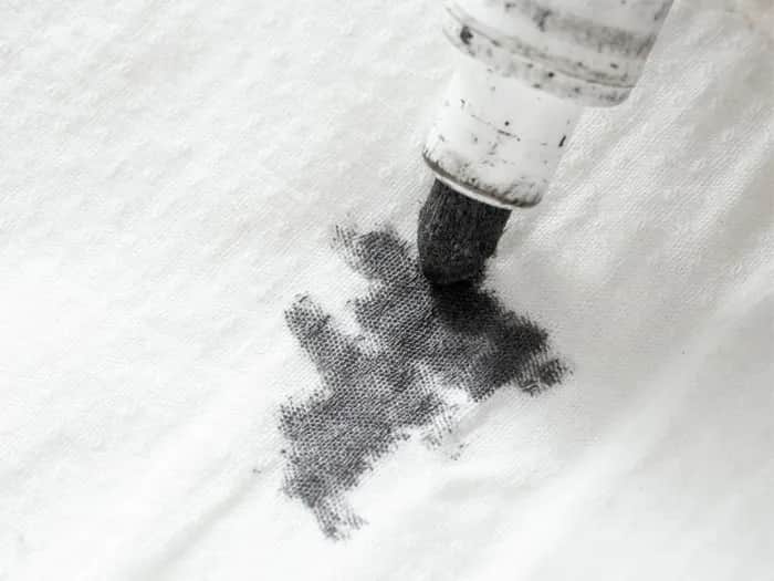 Jak zmyć marker z bluzy? Skuteczne metody na trudne plamy