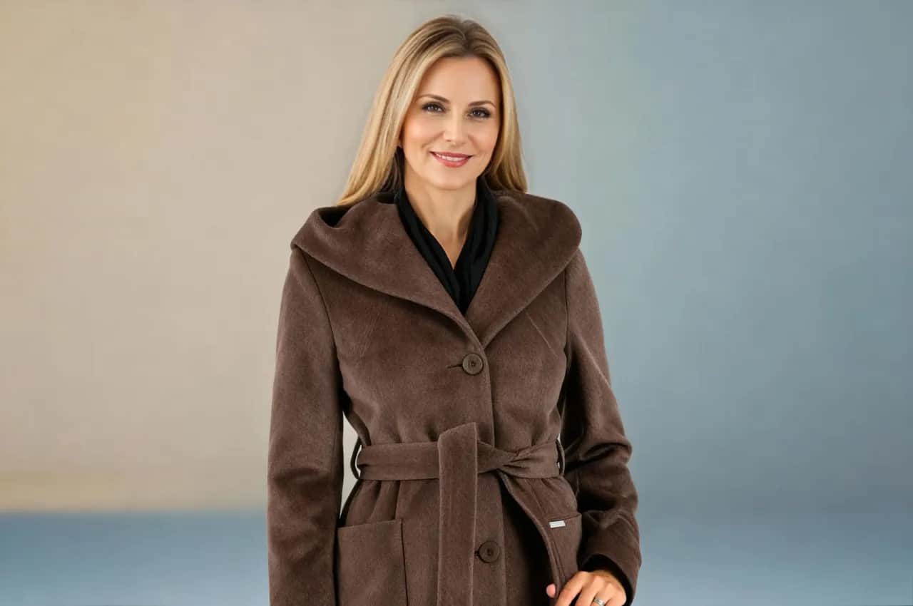 Jak dobrać kolor kurtki lub płaszcza do swojej karnacji – porady dla kobiet dojrzałych