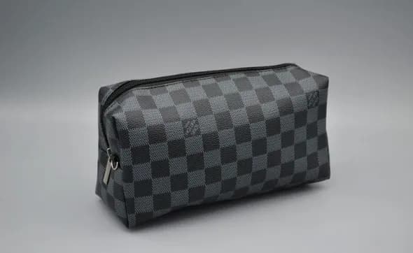 Ile kosztuje kosmetyczka Louis Vuitton? Ceny i porady zakupowe