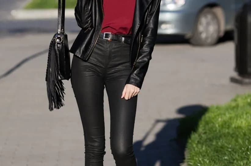 Jaką bluzkę wybrać do czarnych spodni, aby wyglądać stylowo?