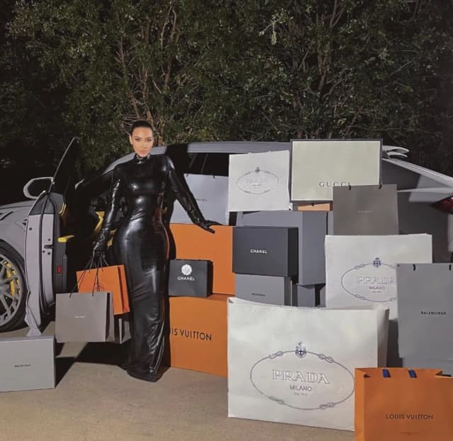 Kim Kardashian i Louis Vuitton: Czy naprawdę jest giveaway?