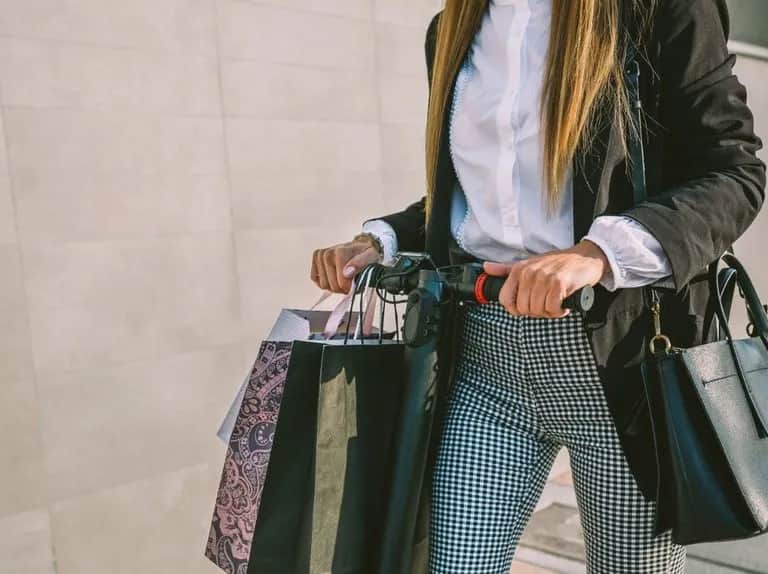 Co pasuje do spodni w kratę damskie? Odkryj stylowe połączenia