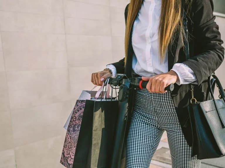 Co pasuje do spodni w kratę damskie? Odkryj stylowe połączenia